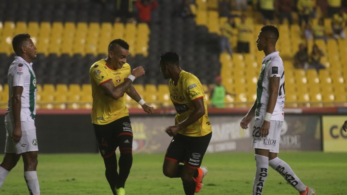 Alegría y Atrevimiento Martínez aprovechó todas las facilidades que le dio un rival muy limitado.