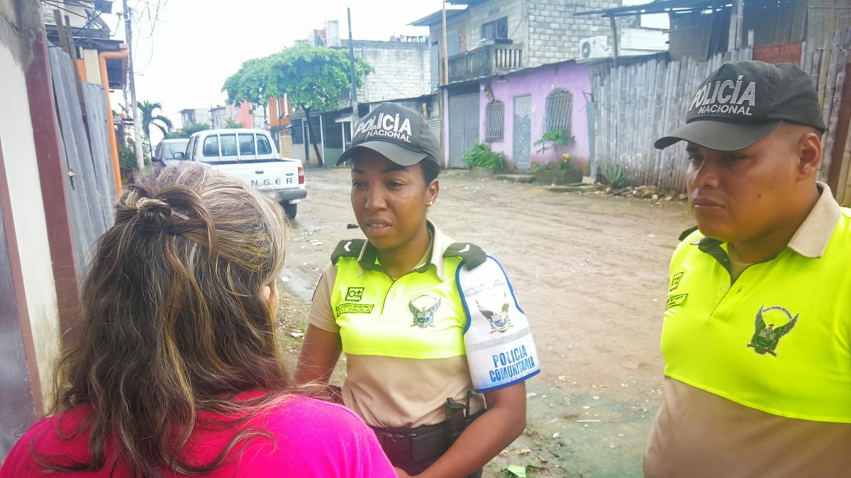 Carmen lleva cuatro meses en Ecuador y sufrió una agresión. Ahora debe tomar medicina y tiene que realizarse una valoración médica en uno de sus ojos a causa de esa situación.