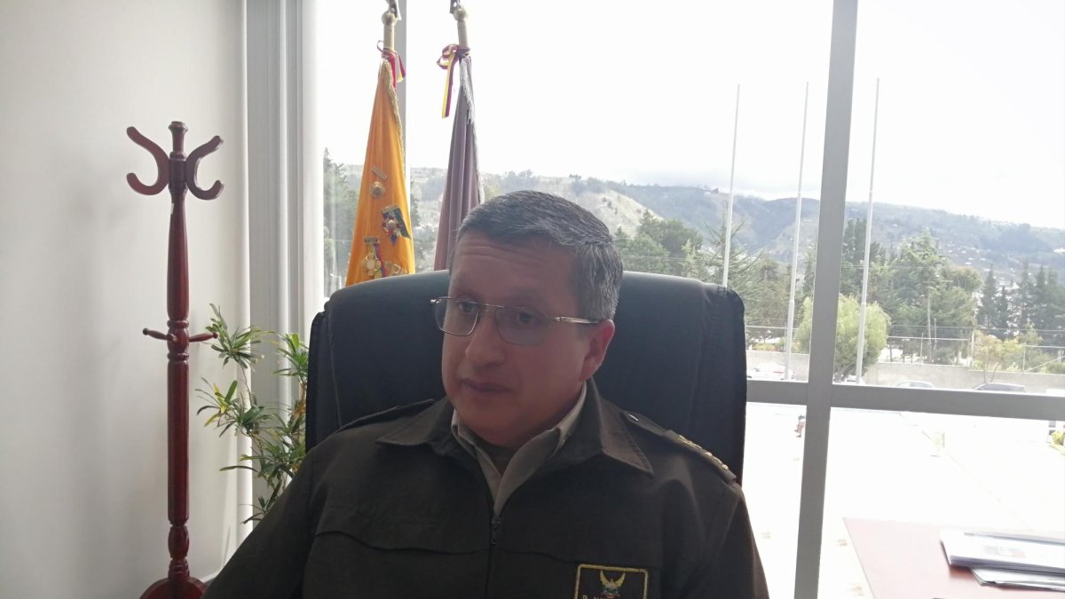 El coronel Rommel Navarrete, jefe de la Subzona de Tungurahua, informó que hicieron un trabajo arduo junto a los familiares a quienes les indicaron que si Fernando no se entregaba iba a ser ubicado dentro de la lista de los ‘Más Buscados’.