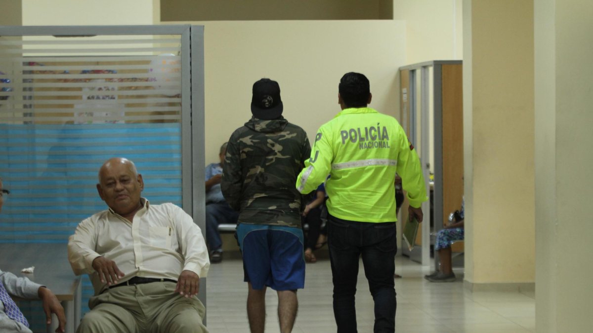 El sospecho fue detenido para investigaciones.