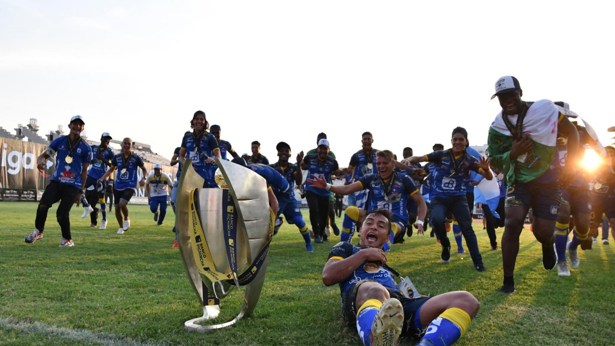 Jugadores del Delfín celebran su victoria en la LigaPro.