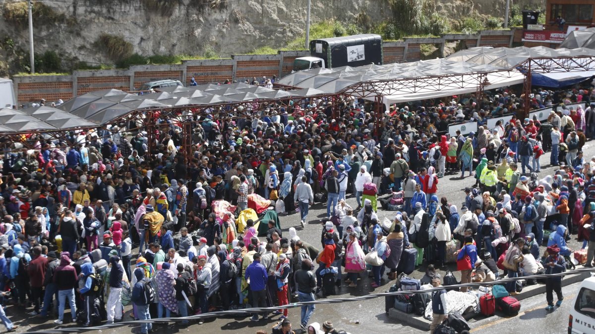 Acnur, que mantiene personal desplegado en Rumichaca, señaló que “tres de cada 10 personas de Venezuela que llegan a Ecuador son niños y niñas”.