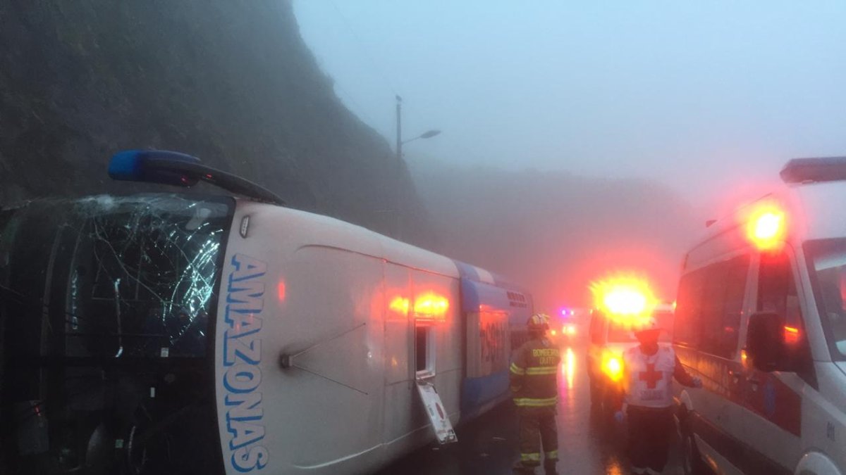 Según información del Cuerpo de Bomberos de Quito, producto del accidente resultaron heridas ocho personas, que luego de ser atendidas en el lugar fueron trasladadas a centros hospitalarios cercanos.