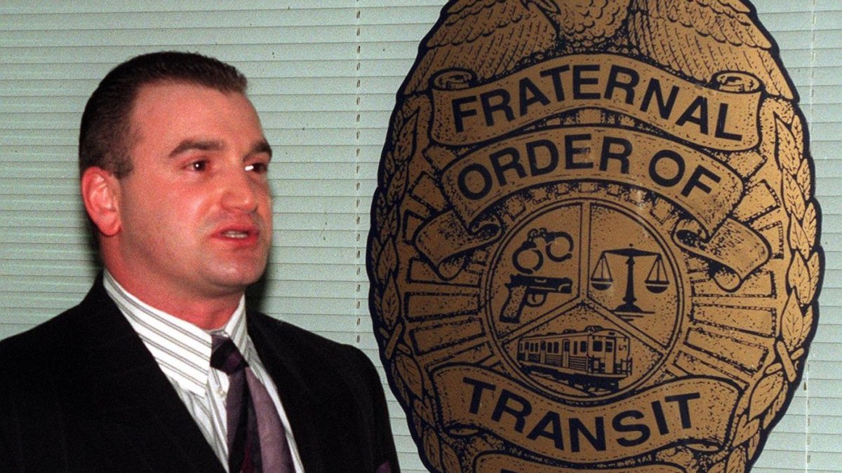 El exdetective de homicidios de Filadelfia está siendo procesado por abusar sexualmente durante 14 años de diversos testigos y sospechosos en casos que investigaba.