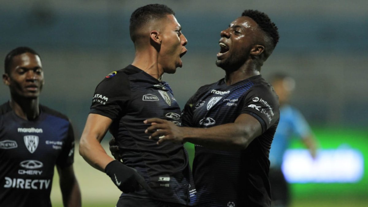 Independiente venció 2-0 a Deportivo Cuenca en Sangolquí. Luis León (i) marcó el segundo tanto.