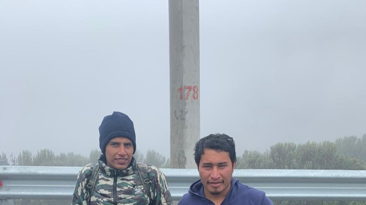 La novedad fue reportada la tarde del domingo, por parte de los familiares de ambas personas. Los parientes explicaron que los dos ingresaron al lugar para realizar actividades de pesca.