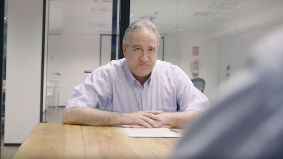 La iniciativa consiguió miles de reproducciones en pocos días e innumerables comentarios en las redes sociales con el lema #Contrataamipadre.