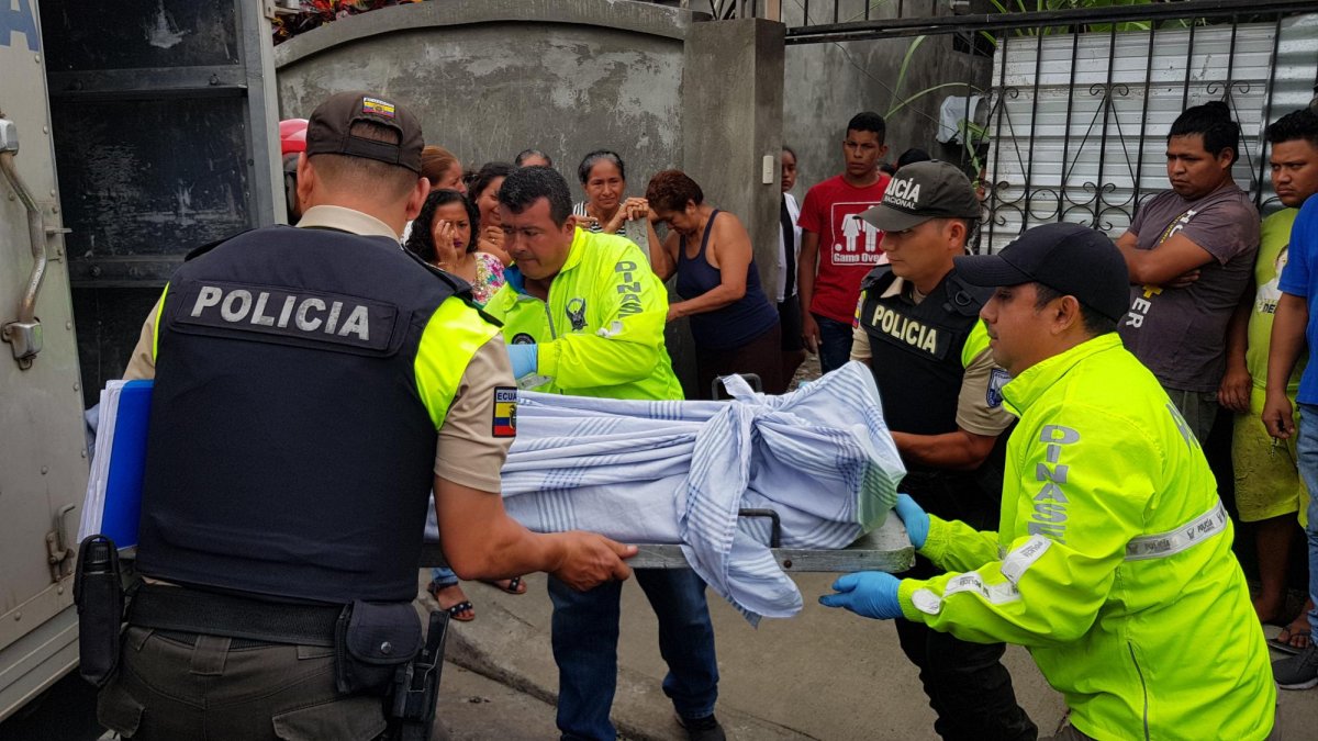 La víctima manipuló una caña que sostenía el tubo metálico de una antena, sin imaginar que haría contacto con los cables de alta tensión y lo electrocutó.