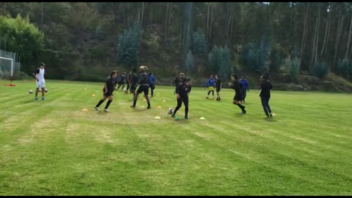 Deportivo Cuenca hizo su último entrenamiento en el complejo de Patamarca. Madelin Riera, la goleadora del torneo con 42 anotaciones.