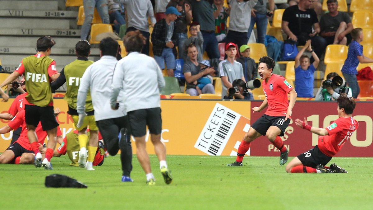 Los coreanos celebraron a rabiar el triunfo ante Senegal, que los pone en la siguiente fase del Mundial.