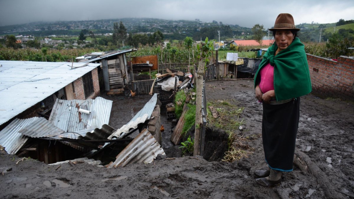 Una habitante lamenta la desgracia que afectó gran parte de Cutuglahua.