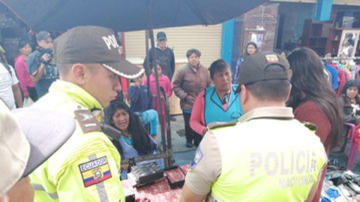 El comandante del Distrito Metropolitano de Quito, Víctor Araus, manifestó que “estas intervenciones se ha venido realizando y serán continuas y permanentes en lugares de concentración masiva de personas como parques y plazas y mercados”.