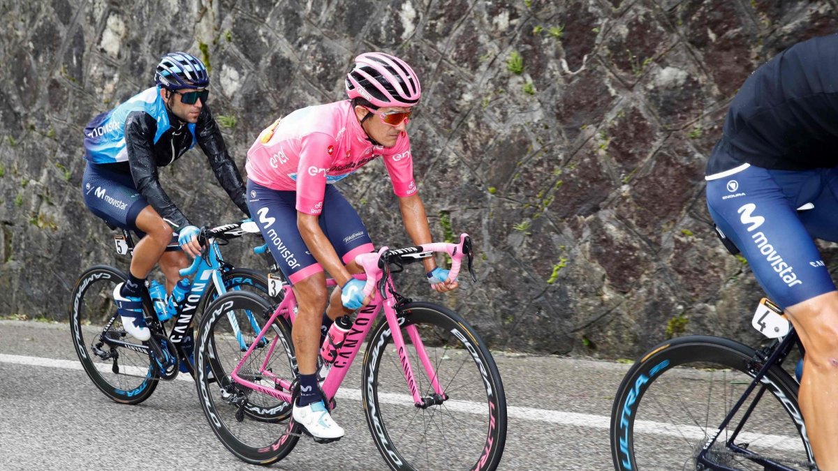 El ciclista ecuatoriano no tuvo problemas en la etapa 18 y mantiene la ventaja sobre Nibali y Roglic a falta de tres jornadas.
