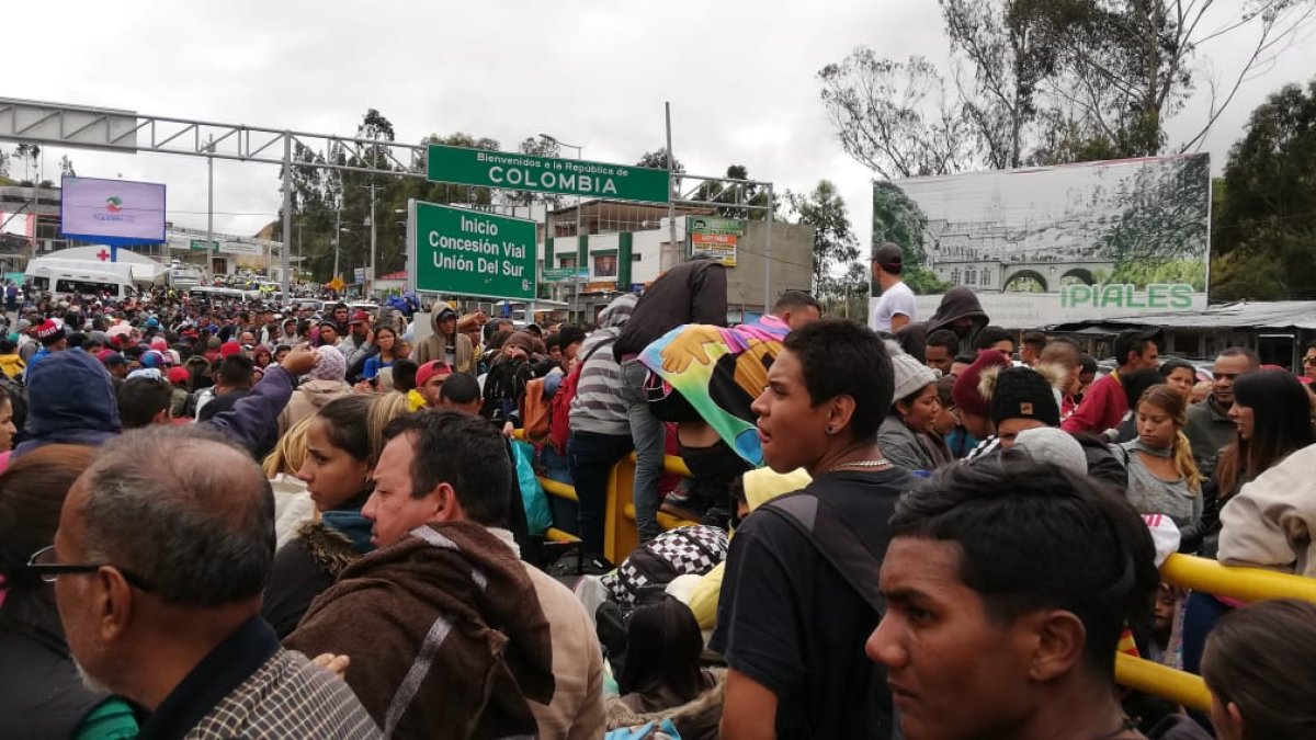 Miles de venezolanos han llegado a Tulcán con la finalidad de trasladarse hacia Perú.