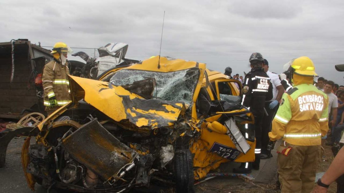 Por el fuerte impacto, el cadáver de Orrala Orrala, quedó aprisionado contra el volante y su rescate duró alrededor de una hora y media.