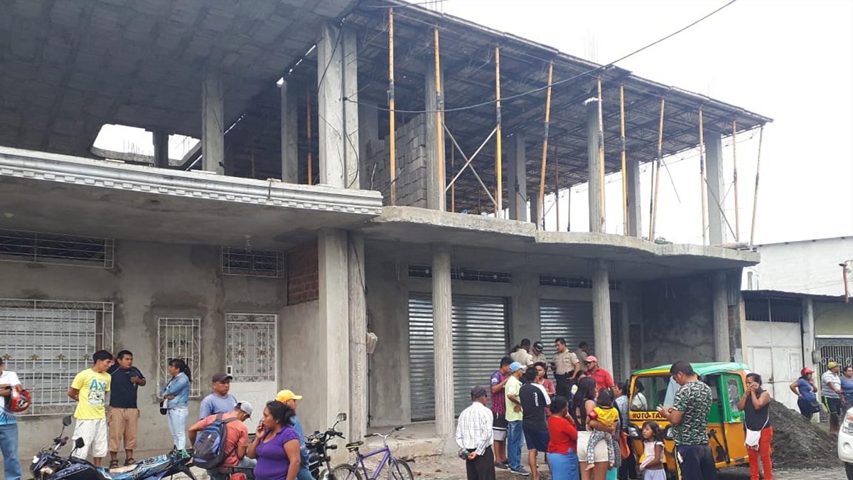 La víctima cayó desde el segundo piso de una construcción y murió.