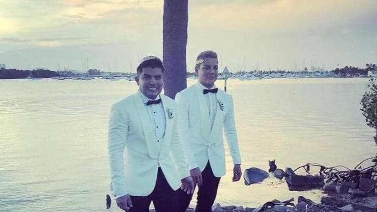 El presentador del programa Hola Mauricio se casó en Miami con su pareja.