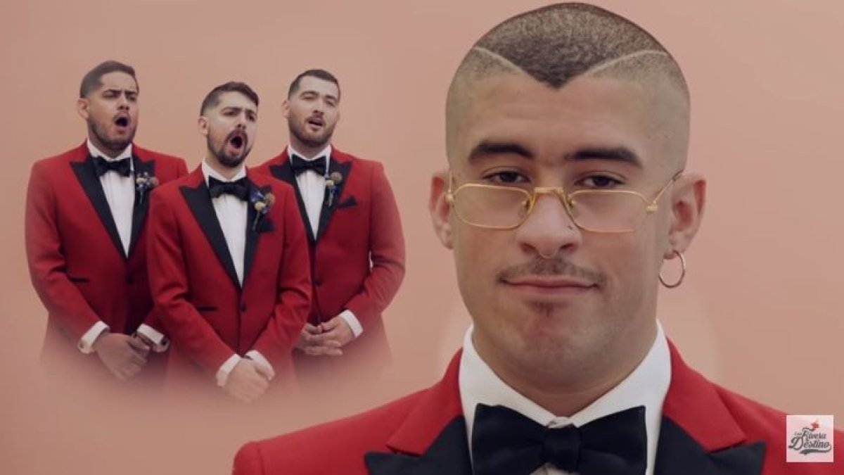 El cantante puertorriqueño estrenó el tema Flor junto al trío musical Los Rivera Destino.