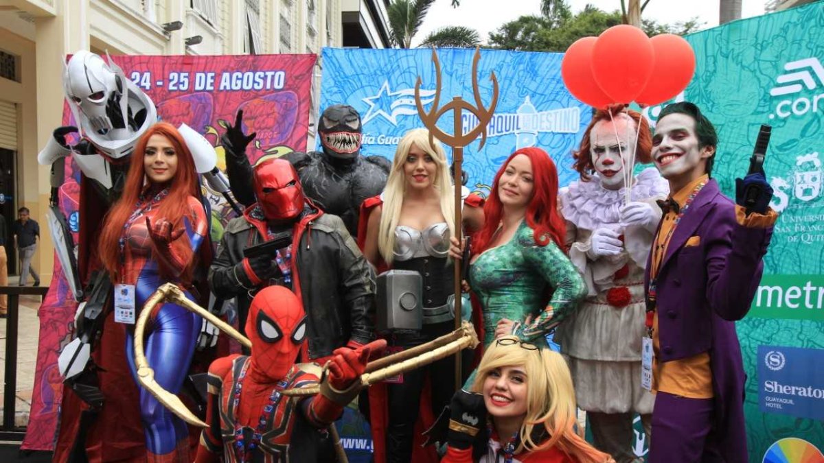 Cosplayers asistieron al anuncio del IV edición de la Comic Con.