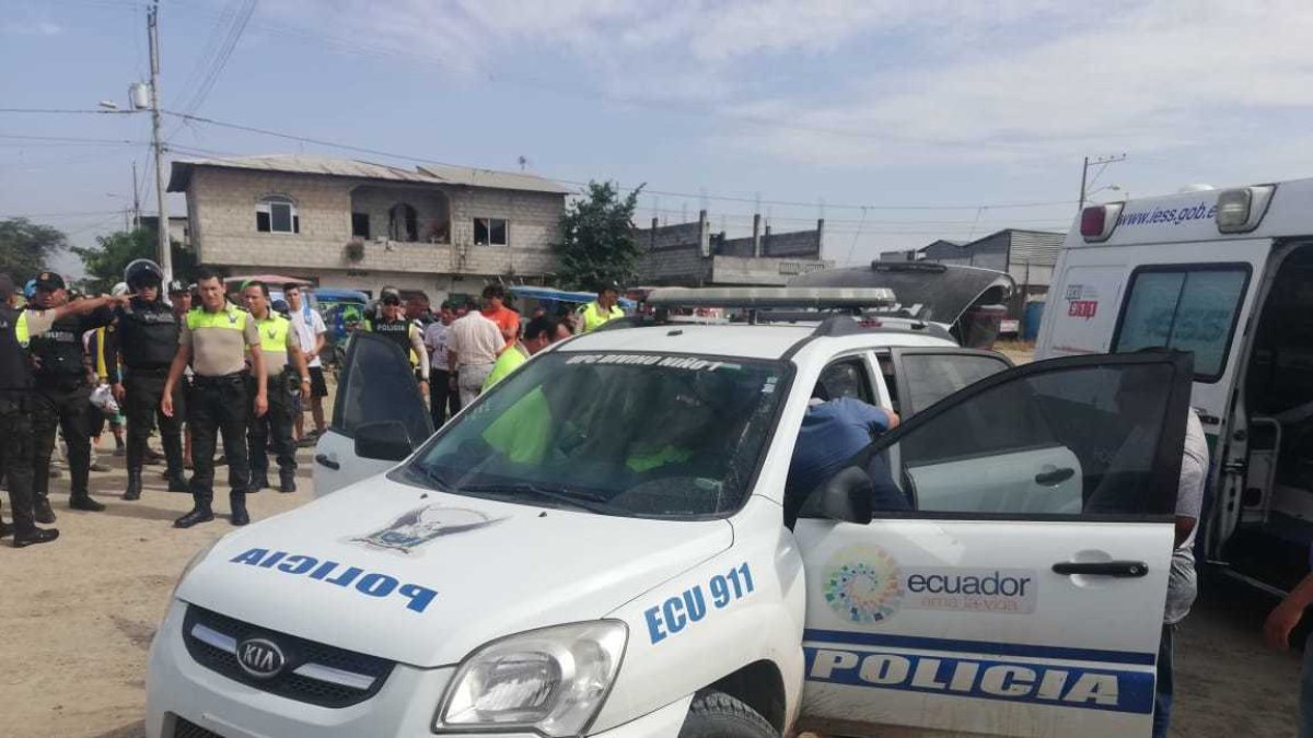 Dos policías se habrían quedado dormido por trabajar en horas de la madrugada.