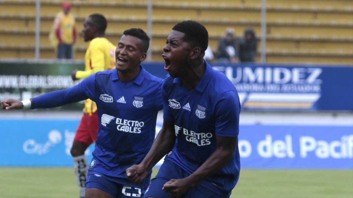 Gabriel Cortez celebra el primer tanto del cuadro azul.