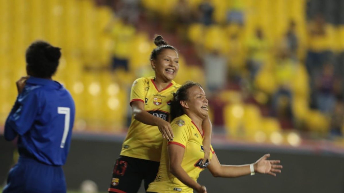El primer Clásico en el Monumental, fue amarillo. Hasta ahora las canarias han ganado los dos partidos oficiales.