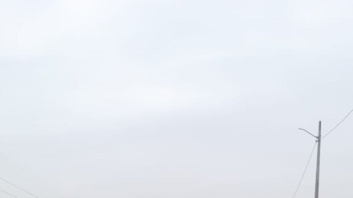 Según el conductor del expreso, un motociclista invadió el carril.