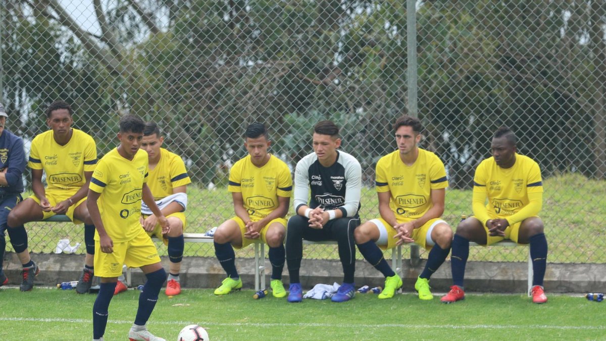 Los jugadores de la Sub 20 alistan maletas para partir al Mundial de Polonia.