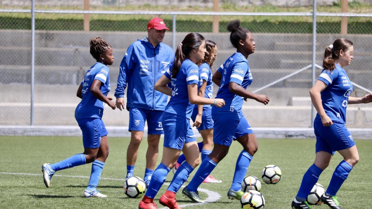 La FEF se comprometió a investigar a profundidad el caso. El jueves pasado, el entrenador Luis Pescarolo recibió la notificación de una denuncia en su contra, puesta por la jugadora Guerrero.