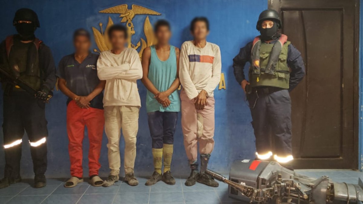 Los miembros de la Armada del Ecuador ubicaron una embarcación donde se encontraban los cuatro sospechosos. La nave estaba a una milla de Puerto Salinas, en la Isla Puná.