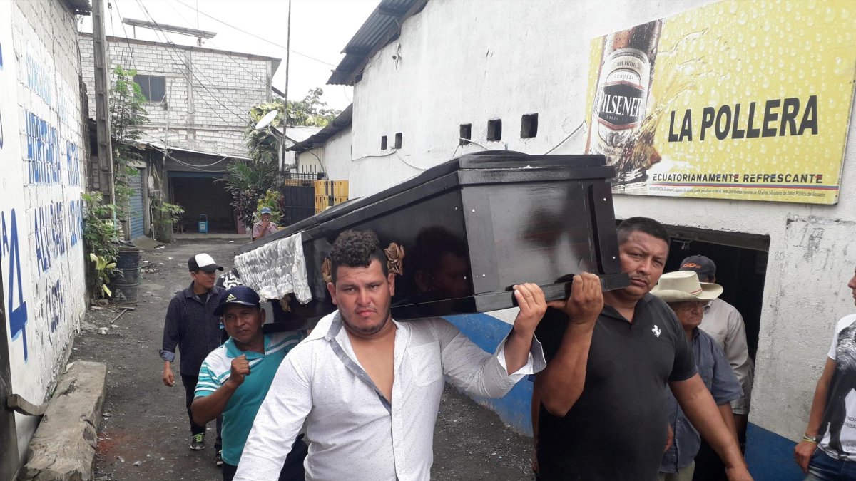 Los amigos de Wilson Vera Cantos cumplieron con el pedido que les había solicitado: que sea velado en el night club donde era cliente.