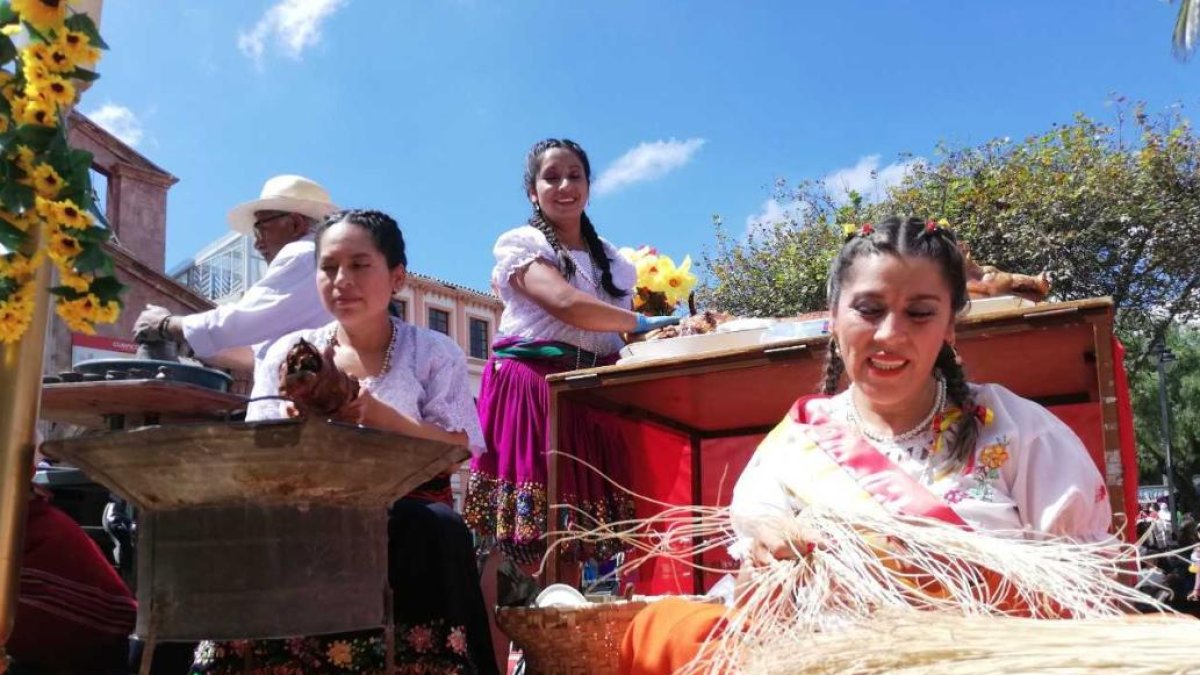 Se realizan actividades que buscan rescatar las costumbres cuencanas.