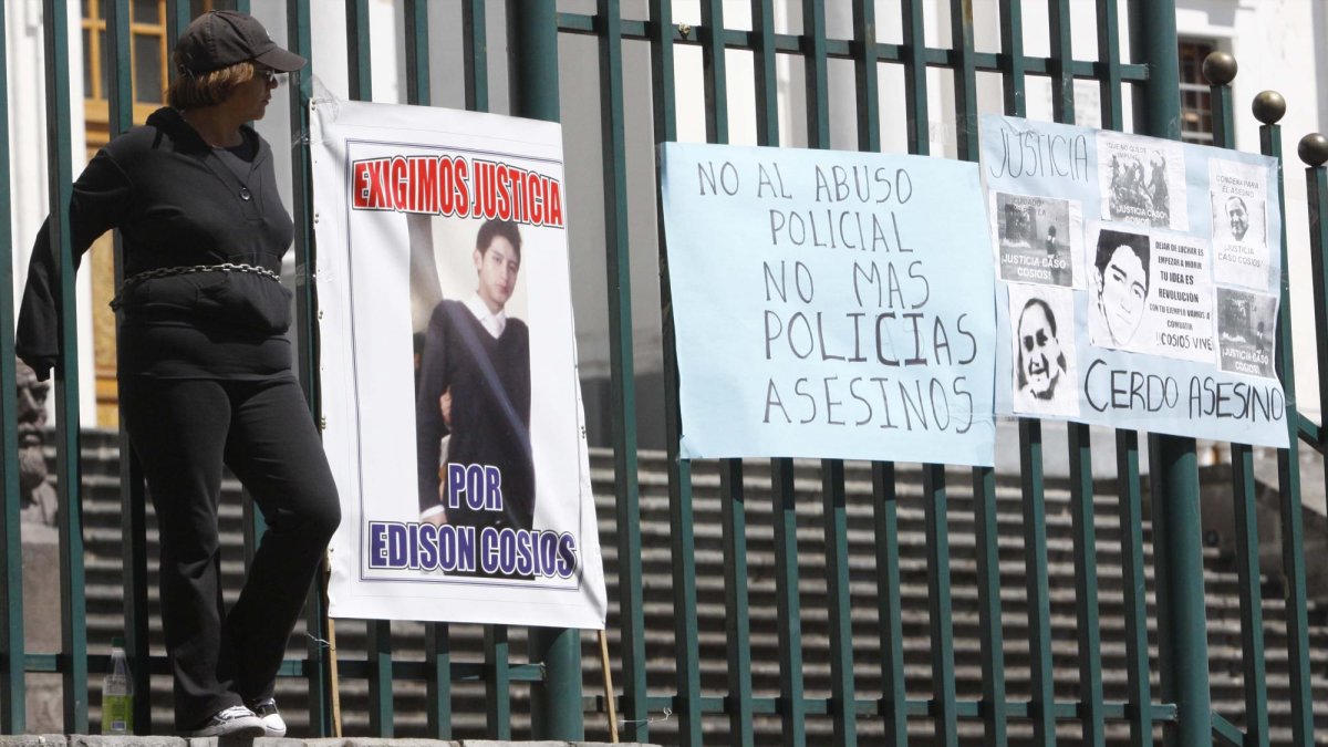 La madre de Edison, en una protesta en 2012 pidiendo justicia en el caso de su hijo.