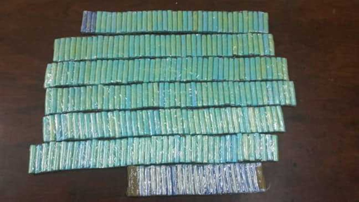A una de las extranjeras se le confiscaron 278 envolturas de droga.