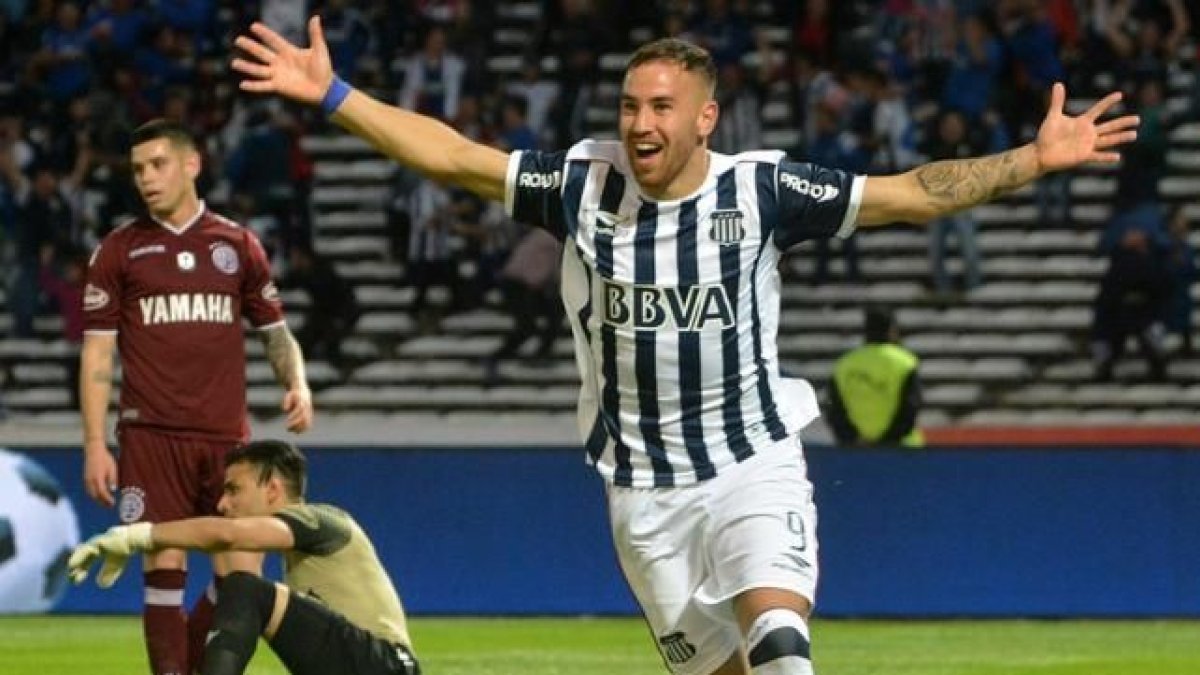 Arias es un delantero uruguayo de 26 años que actualmente milita en Talleres de Córdoba y que en el último torneo argentino destacó por su movilidad.