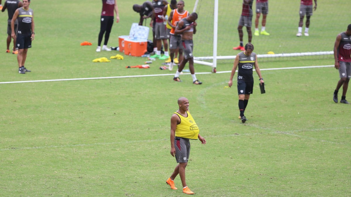 Ely Esterilla no participó en el último cotejo ante Fuerza Amarilla.