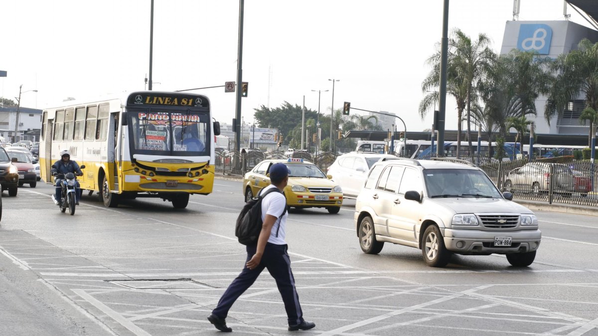 Cuando no se respetan las señalizaciones de tránsito y se cometen imprudencias, los peatones ponen en riesgo su vida.