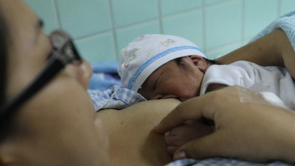 Hay prácticas que sugieren que la oxitocina natural sería de gran ayuda previo al parto, durante la labor y después del alumbramiento.