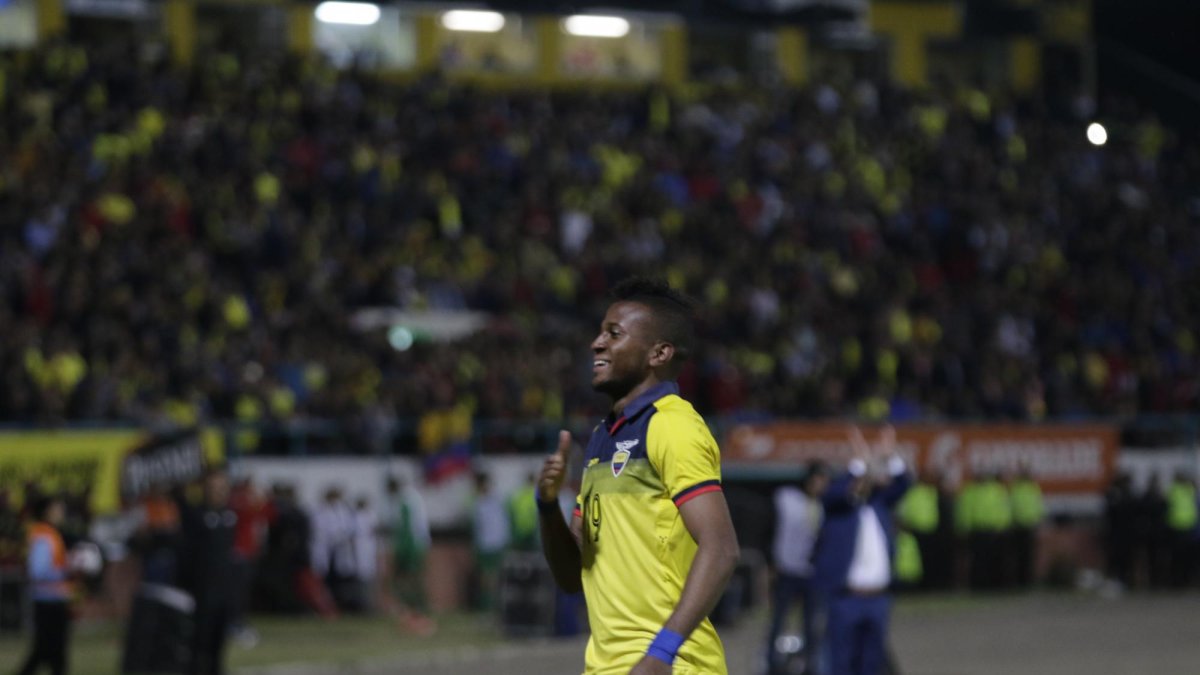 Michael Estrada marcó el primero para la Tri.