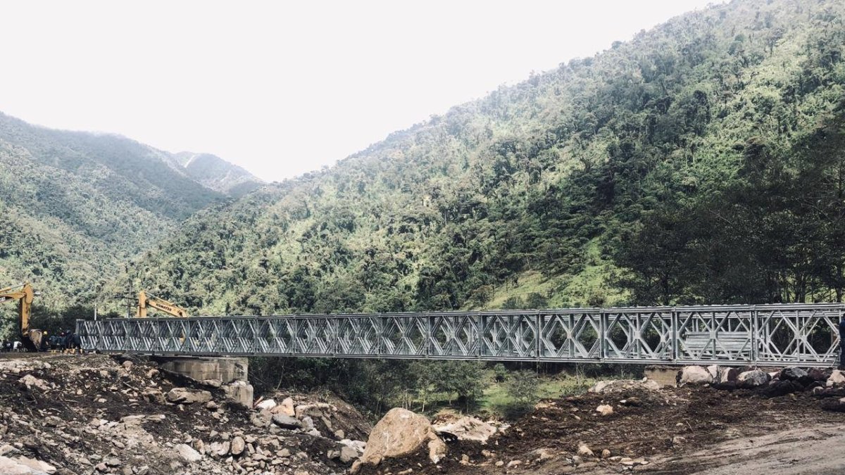 El puente pasa por un periodo de prueba para medir su resistencia.