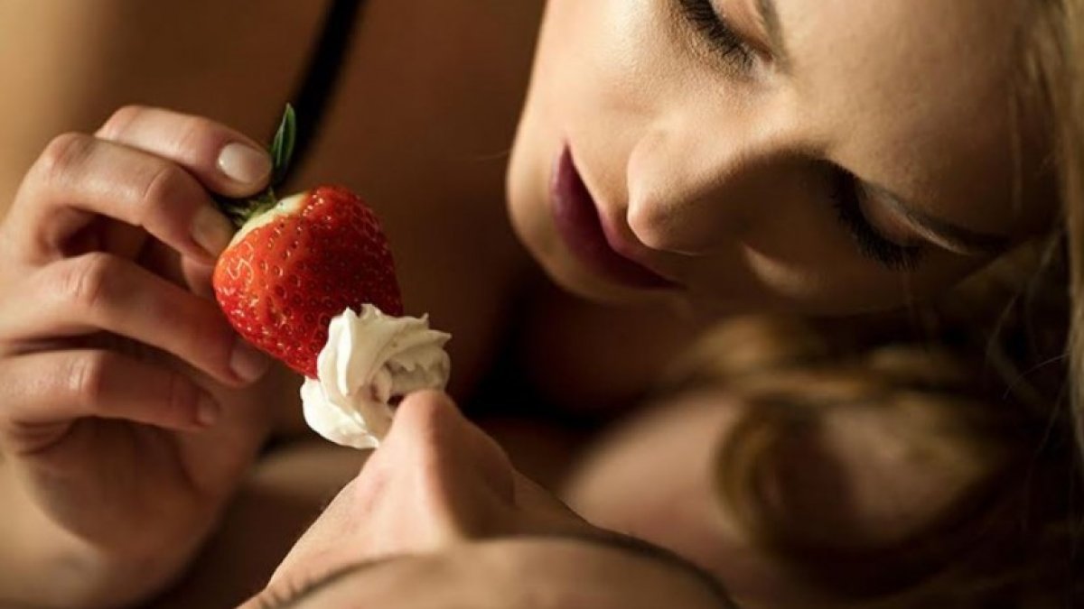 Los juegos sexuales son siempre un aliciente en las relaciones sexuales.