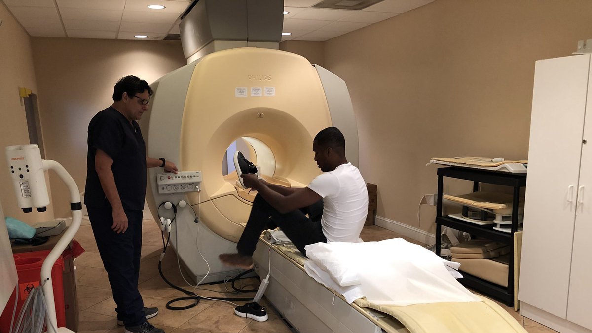 Durante los chequeos del club se le encontró una lesión en su rodilla derecha, por lo que el club uruguayo ha desistido en su contratación.