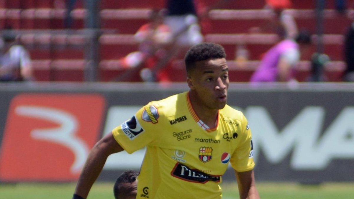 Barcelona saldría limpio en este caso, pues al momento de ser fichado, el futbolista constaba como ecuatoriano y ya había jugado en otros clubes e incluso formó parte de la selección nacional sub-17 y sub-20.