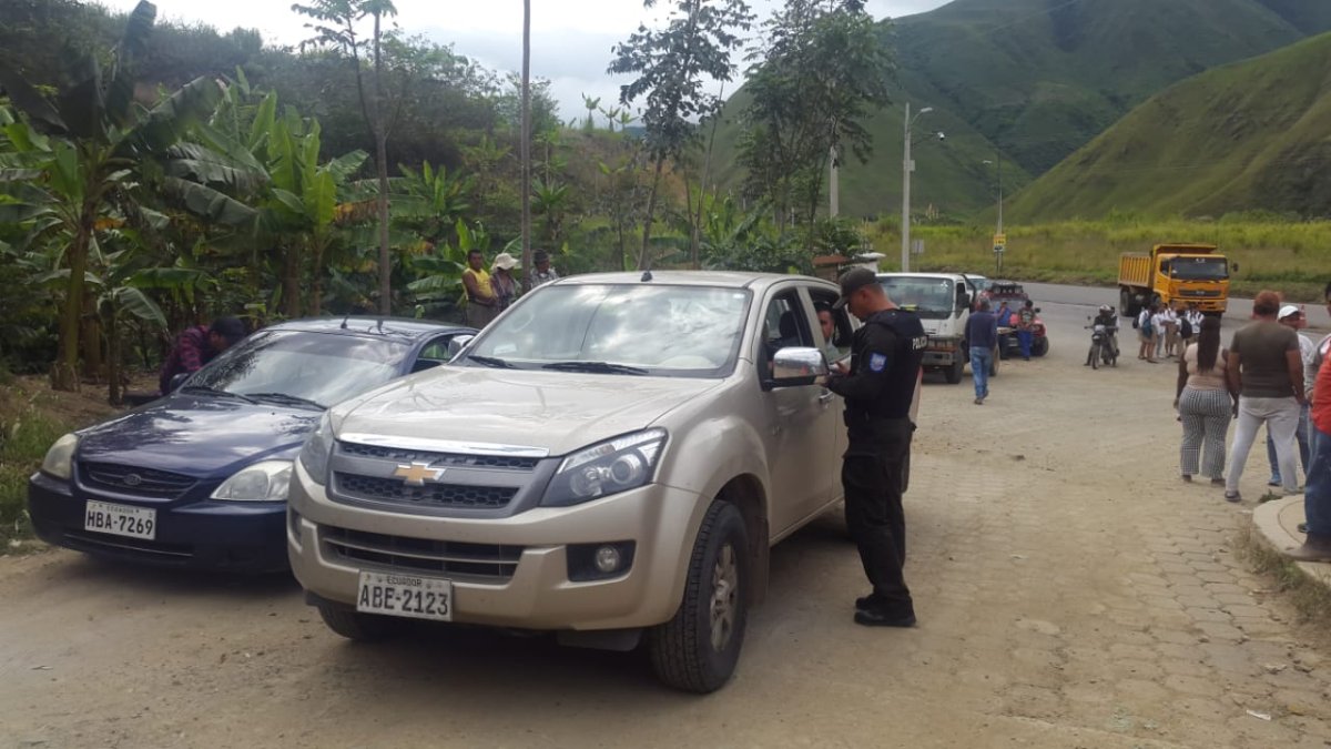 La medida se dio luego de los enfrentamientos registrados la madrugada del último  domingo por grupos armados que tratan tomarse el control en las minas.