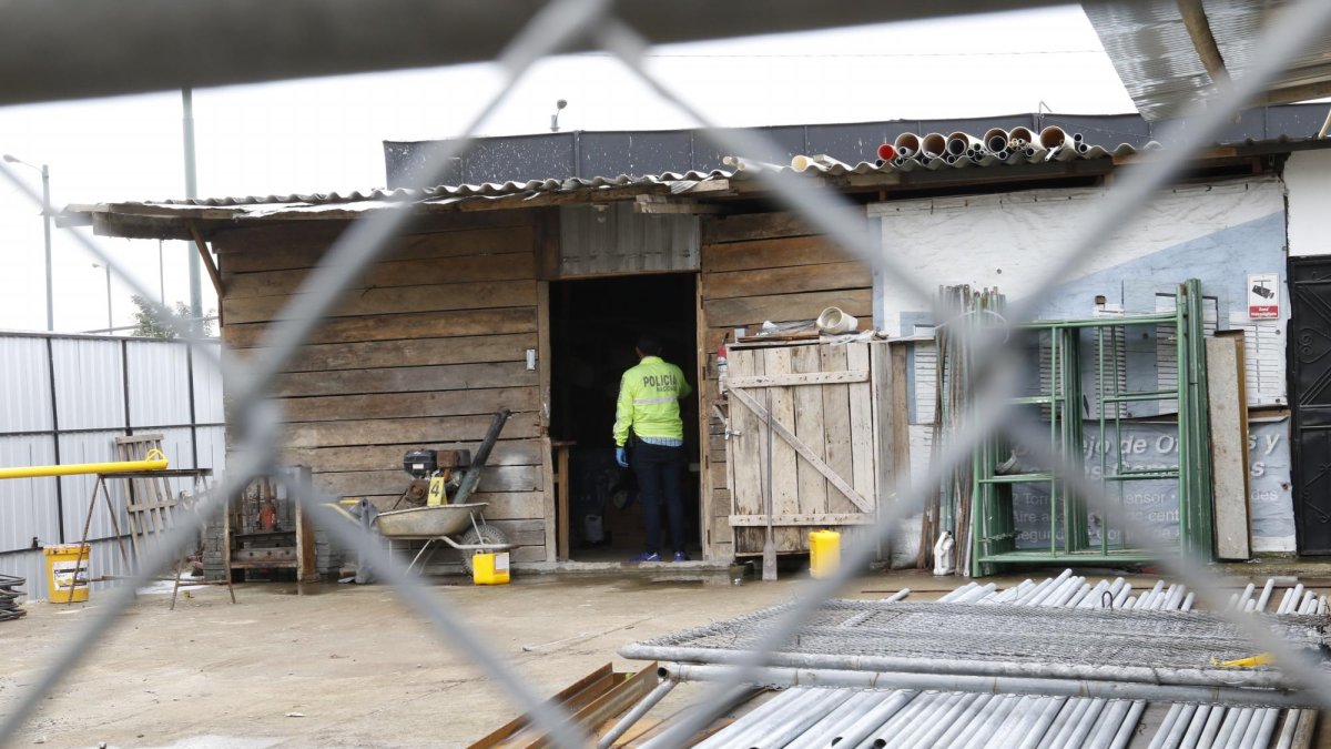 En este lugar estuvo encerrado cuatro horas el custodio del edificio.
