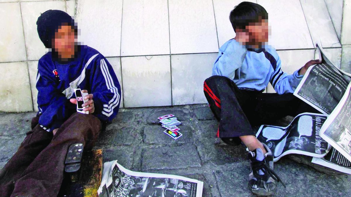 Las autoridades bolivianas tienen una difícil tarea para retirar de la calle a los niños en estado de indefensión.
