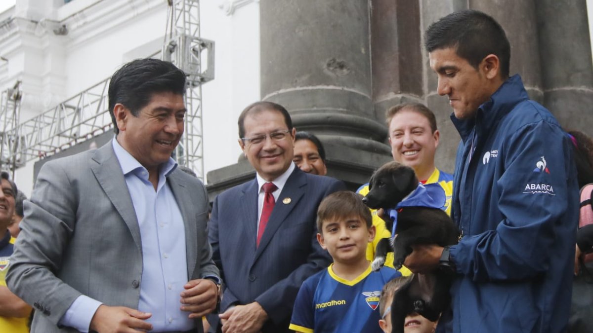 La Locomotora recibió una perrita por parte del Municipio de la capital.