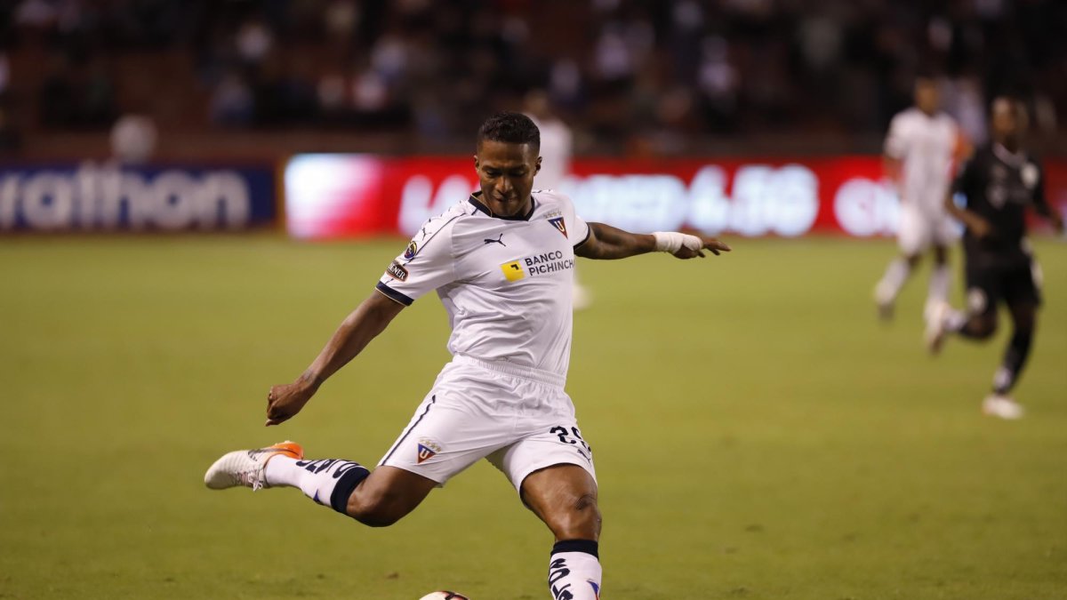 Referencial. Antonio Valencia tuvo su primer partido junto a Liga de Quito.