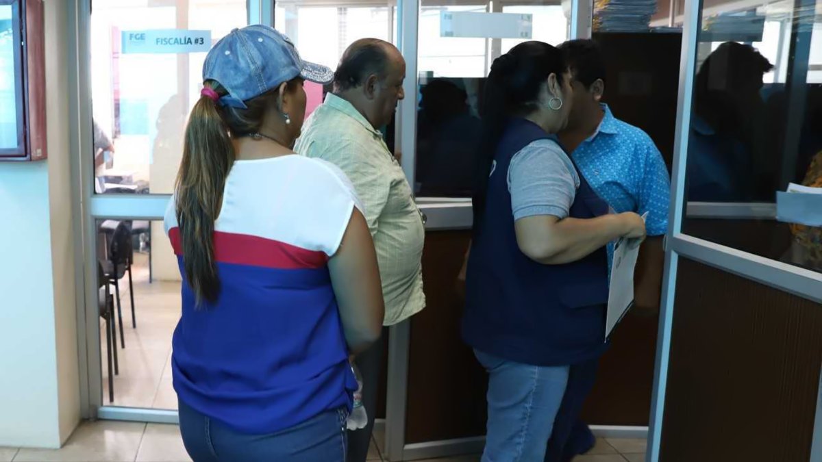 La madre del niño de 9 años, quien habría sido víctima del hombre del cíber, acudió ayer a la Policía y a la Fiscalía para ver cómo avanza la investigación por la denuncia que puso hace 4 meses.