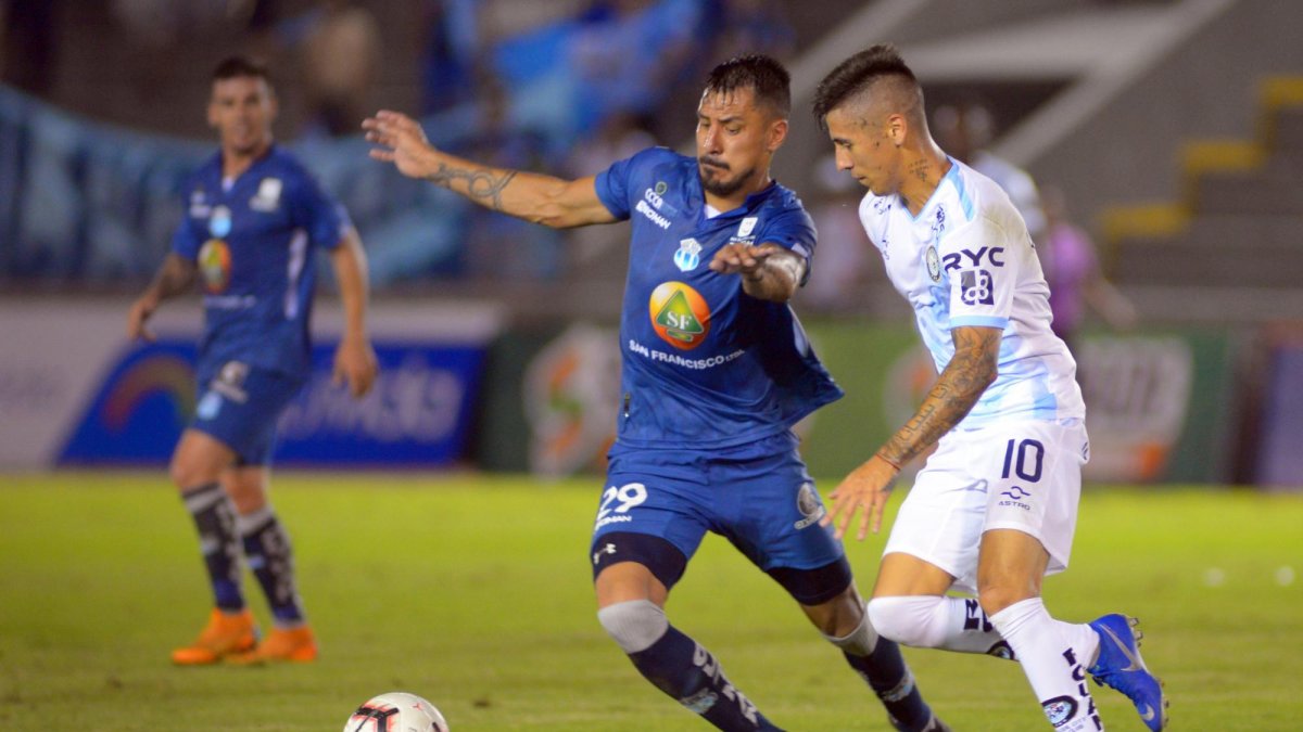 El defensa argentino del Macará va por su segunda temporada. Dice que se plantearon clasificar a un torneo internacional del 2020.